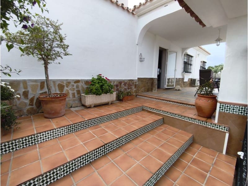 3 slaapkamer Finca/Landhuis te huur in Torrox Park met zwembad - € 1.800 (Ref: 9815807)