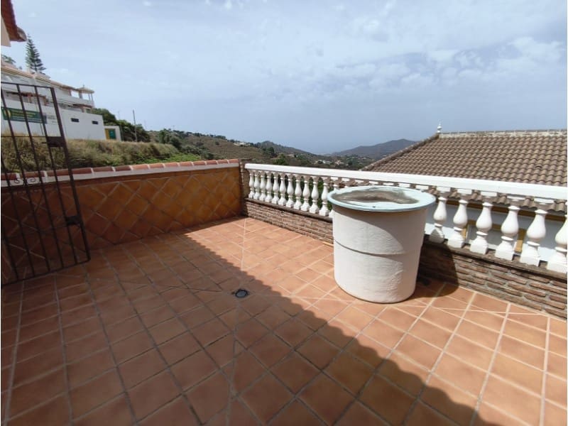 3 bedroom Townhouse for sale in Competa with garage - € 378,000 (Ref: 9929308)