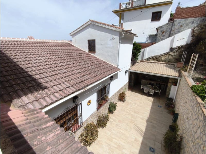 3 bedroom Townhouse for sale in Competa with garage - € 378,000 (Ref: 9929308)