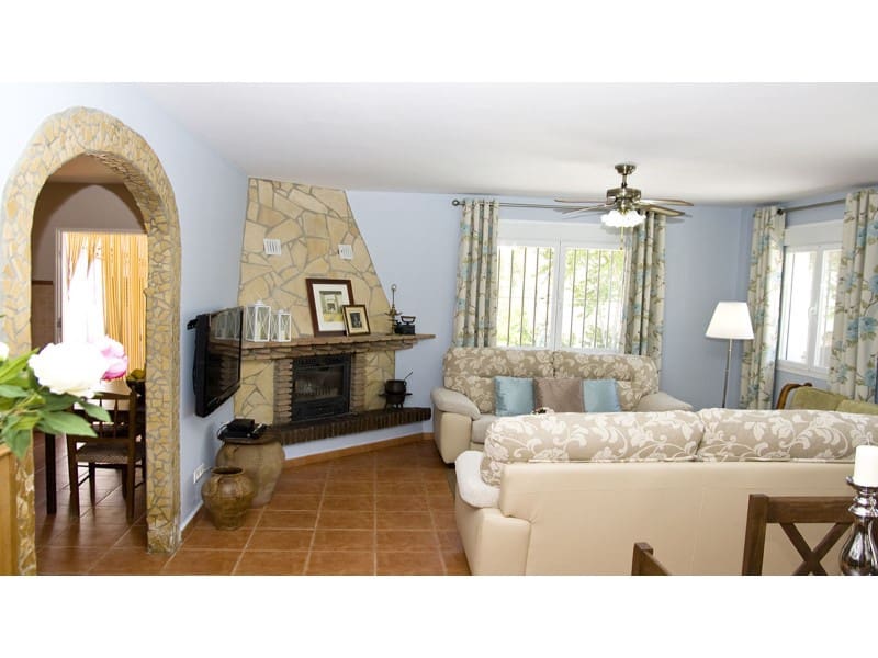 3 bedroom Finca/Country House for rent in Competa with pool - € 1,600 (Ref: 9949717)