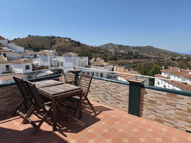 2 bedroom Townhouse for rent in Competa - € 700 (Ref: 9957937)