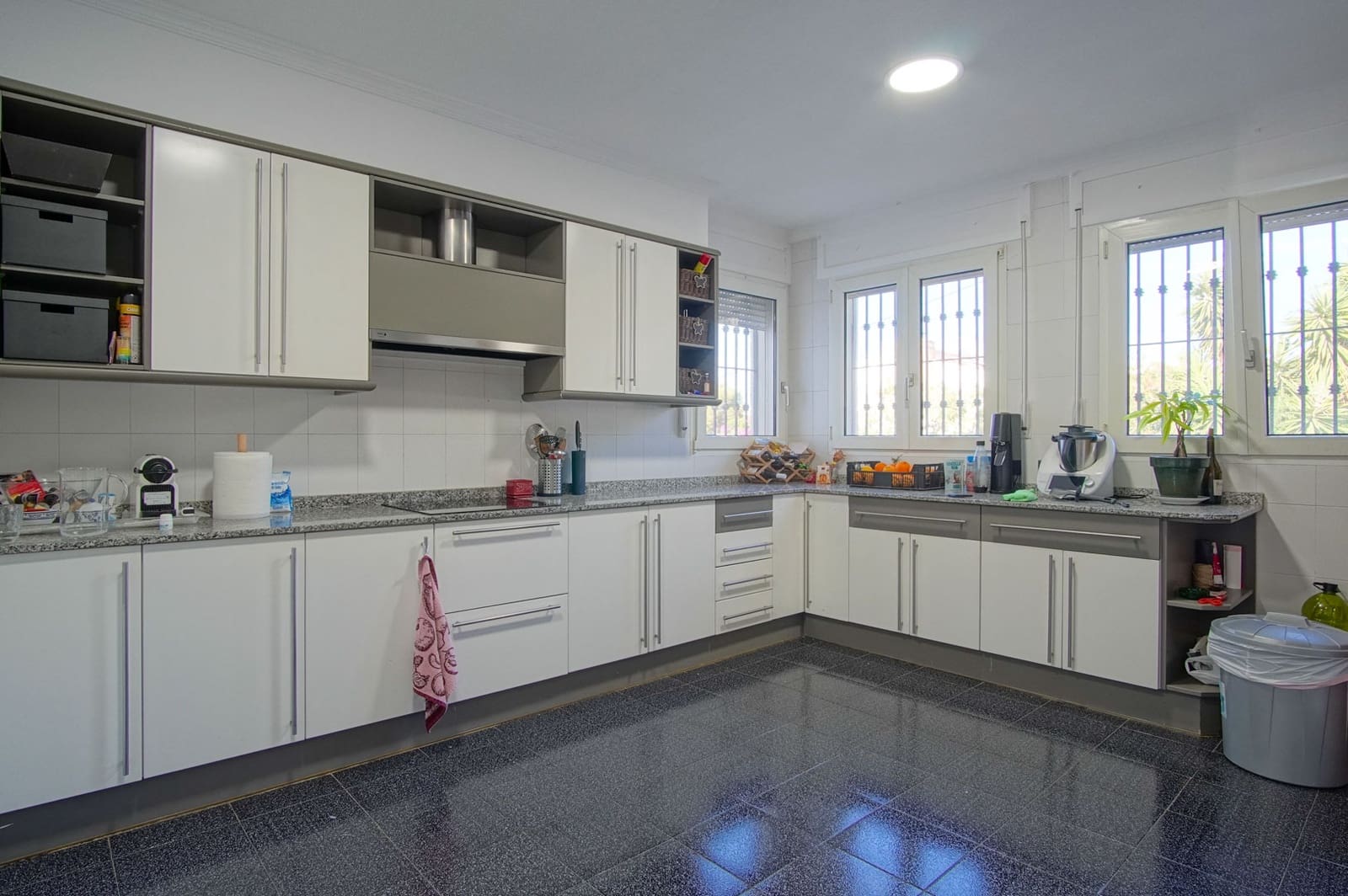 6 bedroom Villa for sale in Denia with pool garage - € 1,060,000 (Ref: 10059672)