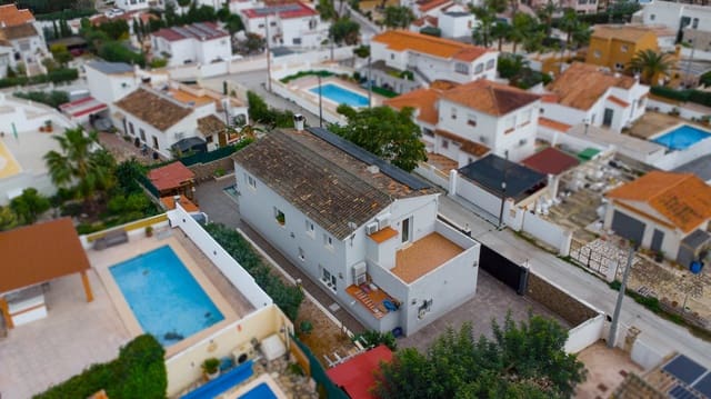 4 quarto Moradia para venda em Calpe / Calp com piscina garagem - 950 000 € (Ref: 10059737)
