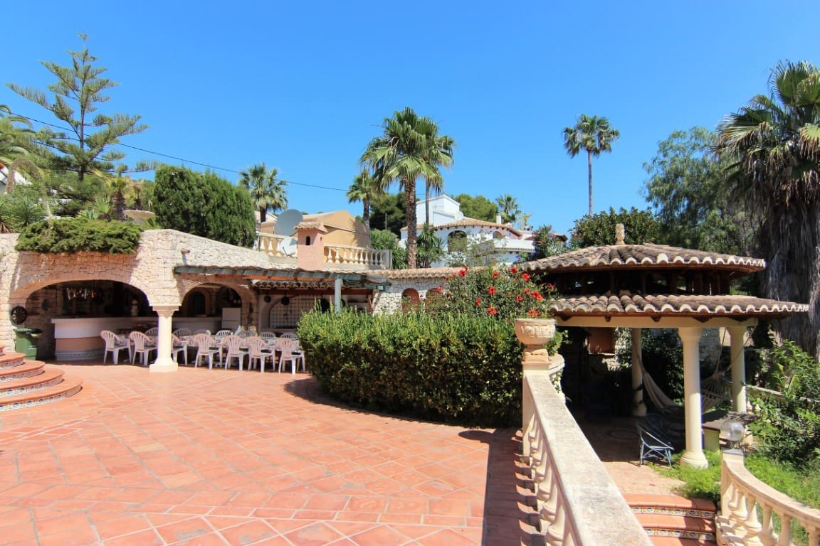 Chalet de 8 habitaciones en Benissa en venta con piscina garaje - 995.000 € (Ref: 10059739)