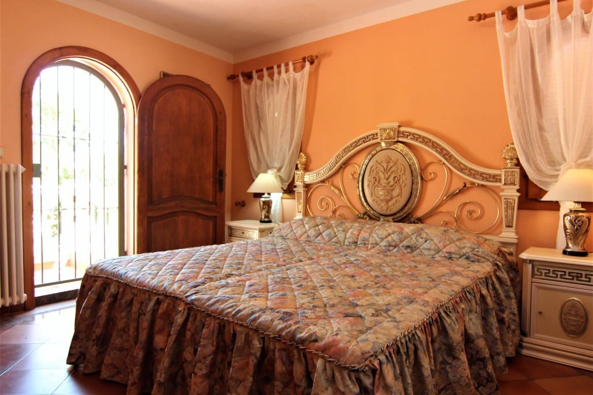 Chalet de 8 habitaciones en Benissa en venta con piscina garaje - 995.000 € (Ref: 10059739)