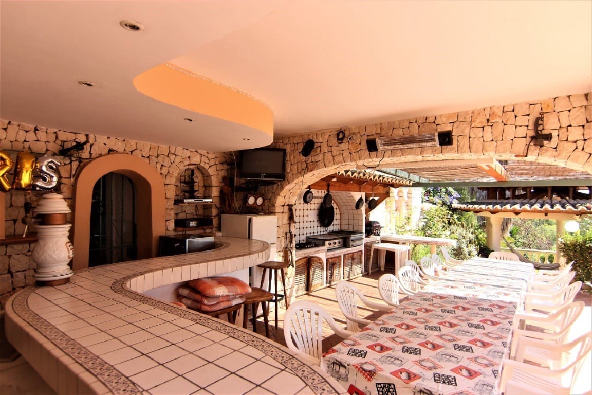 Chalet de 8 habitaciones en Benissa en venta con piscina garaje - 995.000 € (Ref: 10059739)