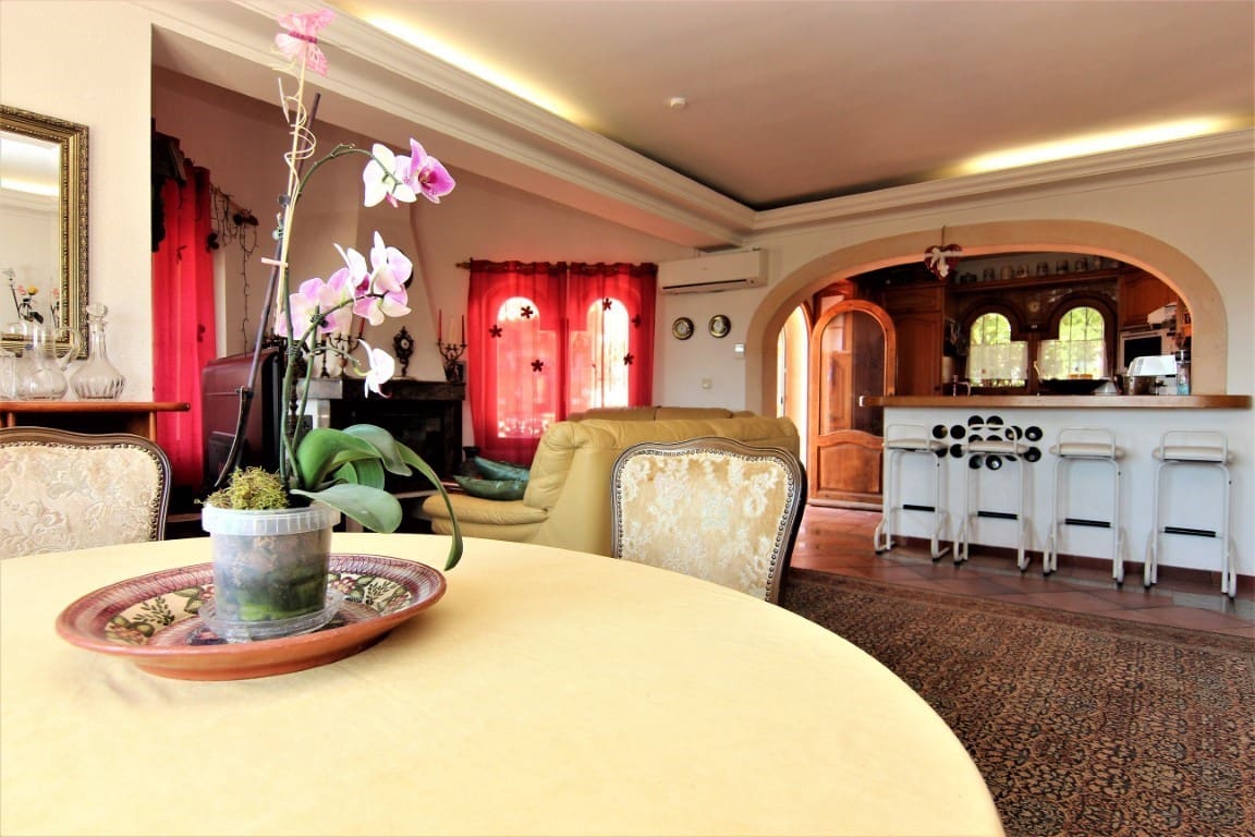 Chalet de 8 habitaciones en Benissa en venta con piscina garaje - 995.000 € (Ref: 10059739)