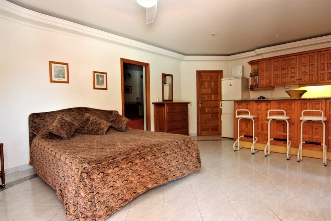 Chalet de 8 habitaciones en Benissa en venta con piscina garaje - 995.000 € (Ref: 10059739)