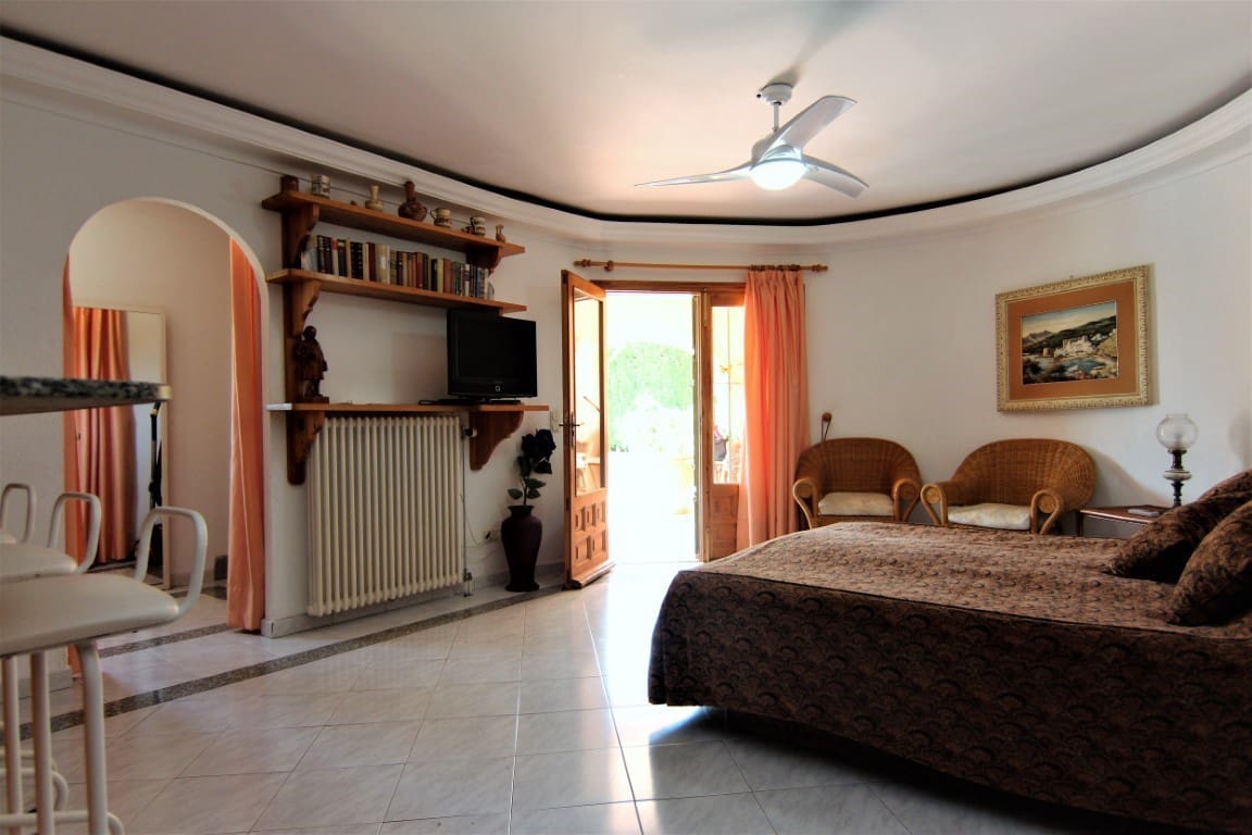 Chalet de 8 habitaciones en Benissa en venta con piscina garaje - 995.000 € (Ref: 10059739)