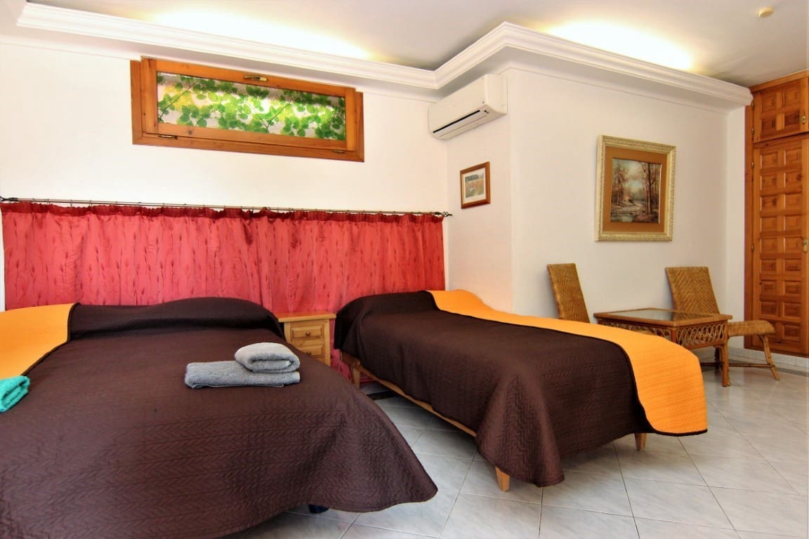 Chalet de 8 habitaciones en Benissa en venta con piscina garaje - 995.000 € (Ref: 10059739)