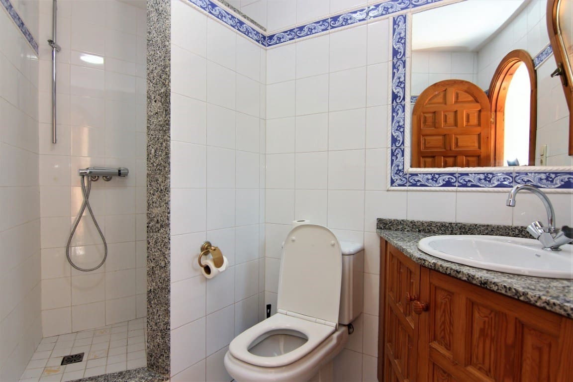 Chalet de 8 habitaciones en Benissa en venta con piscina garaje - 995.000 € (Ref: 10059739)