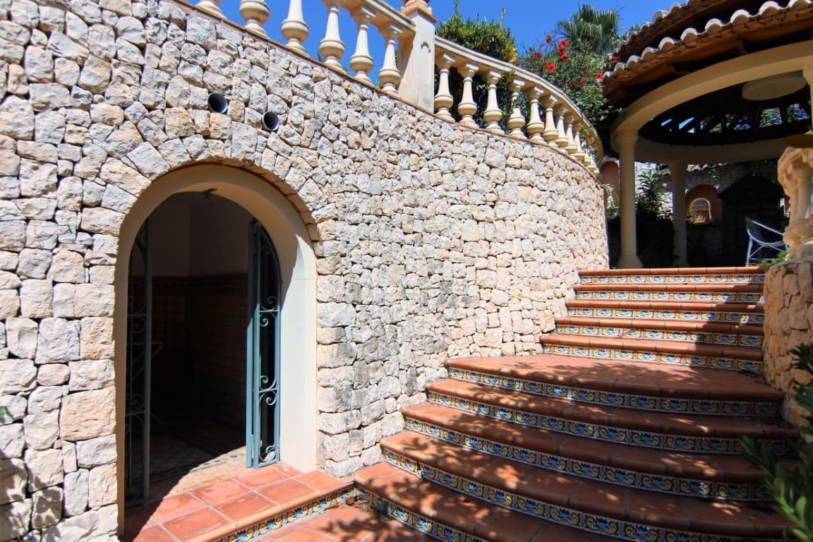 Chalet de 8 habitaciones en Benissa en venta con piscina garaje - 995.000 € (Ref: 10059739)