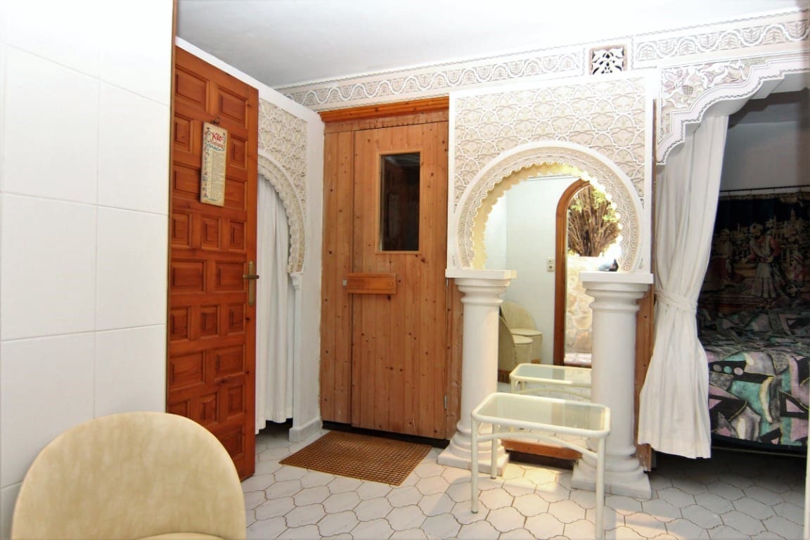 Chalet de 8 habitaciones en Benissa en venta con piscina garaje - 995.000 € (Ref: 10059739)