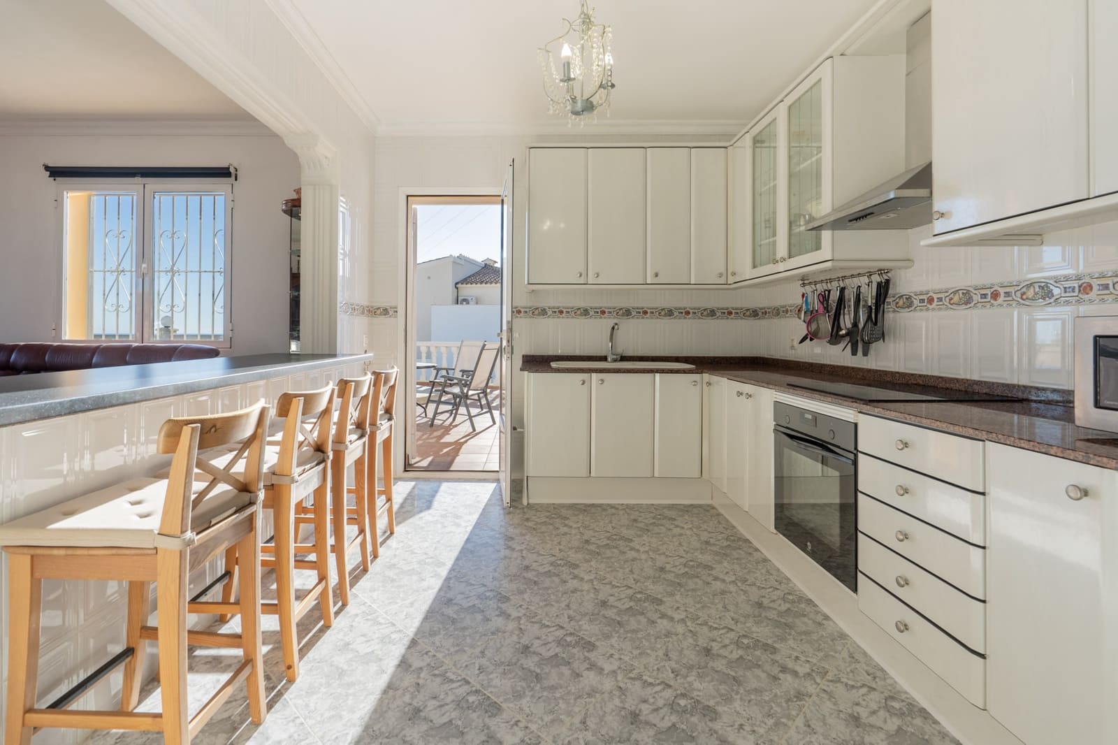 4 Zimmer Villa zu verkaufen in Calpe / Calp mit Pool Garage - 690.000 € (Ref: 10059741)
