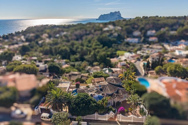 Chalet de 5 habitaciones en Benissa en venta con piscina garaje - 1.990.000 € (Ref: 10059756)