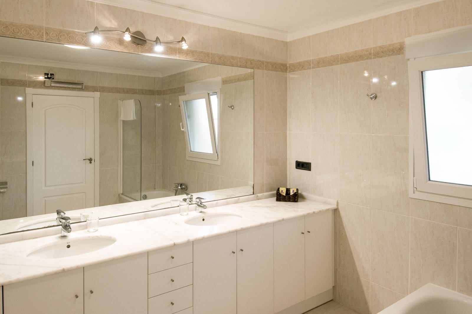 1 soverom Leilighet til salgs i Benissa med svømmebasseng garasje - € 330 000 (Ref: 10059757)