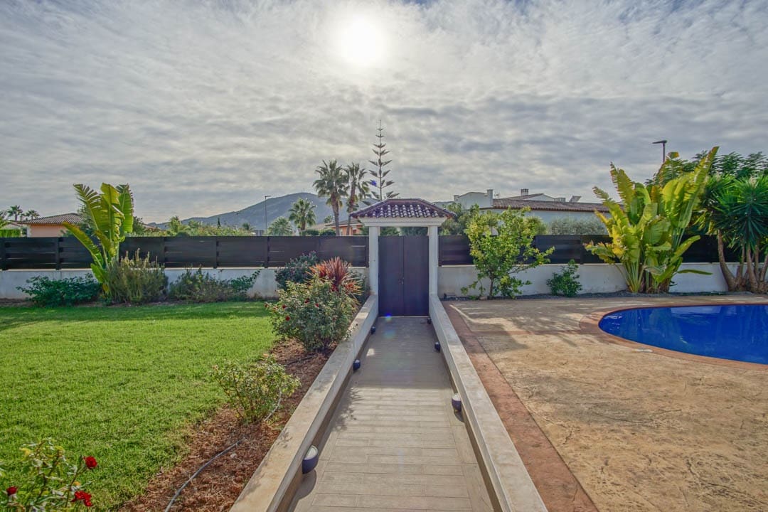 5 Zimmer Villa zu verkaufen in Alfaz del Pi / L'Alfas del Pi mit Pool Garage - 1.600.000 € (Ref: 10059786)