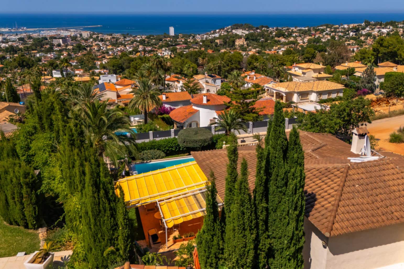 Chalet de 3 habitaciones en Dénia en venta con piscina garaje - 990.000 € (Ref: 10062303)