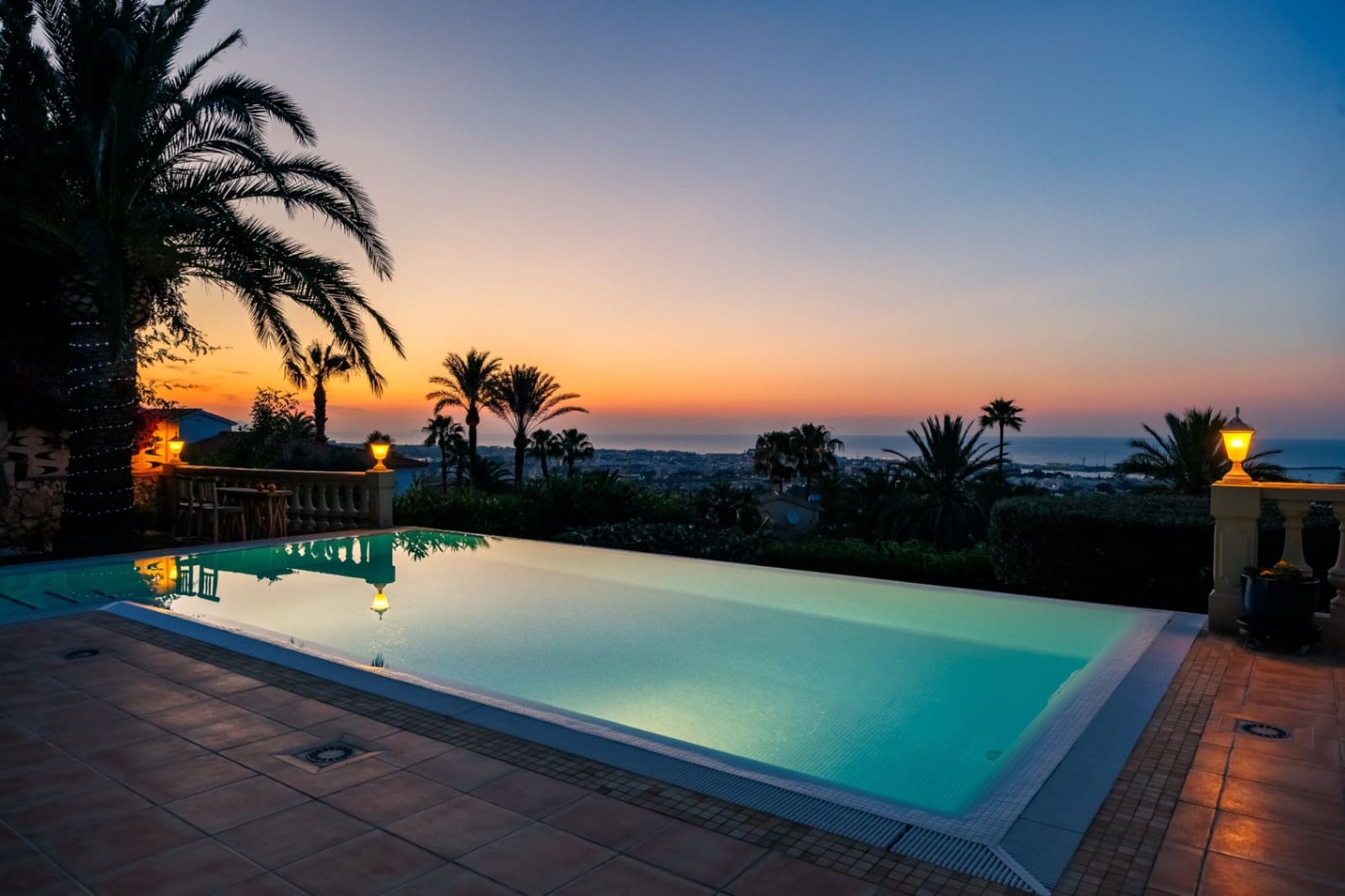 Chalet de 3 habitaciones en Dénia en venta con piscina garaje - 990.000 € (Ref: 10062303)