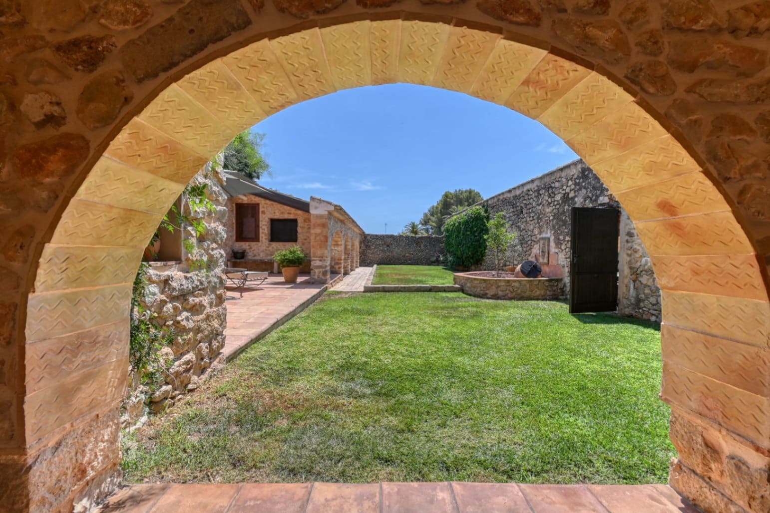 5 slaapkamer Villa te koop in Jalon / Xalo met zwembad garage - € 1.800.000 (Ref: 10062304)