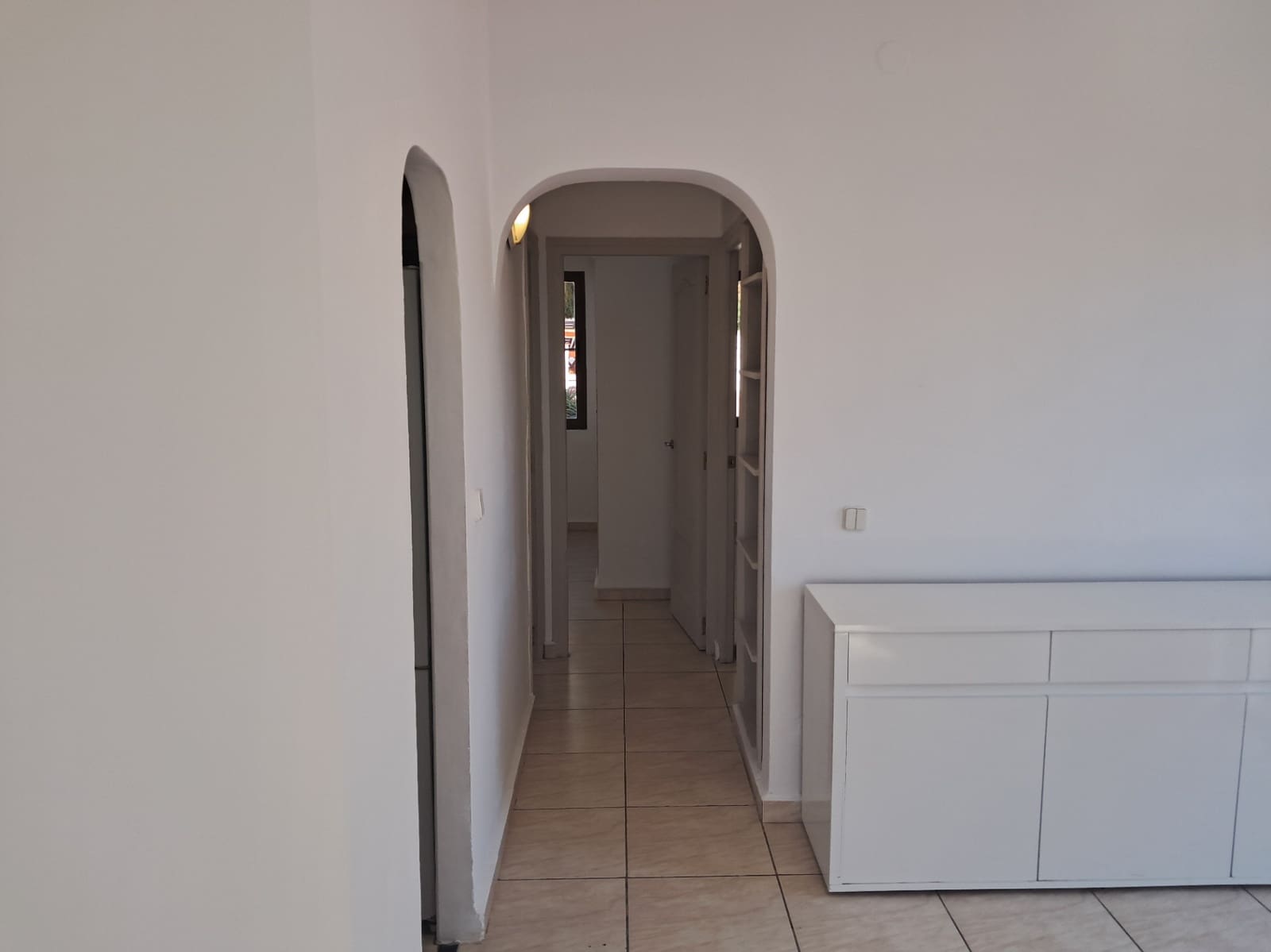 2 sypialnia Willa do wynajęcia w Alfaz del Pi / L'Alfas del Pi z basenem garażem - 1 400 € (Ref: 10095637)