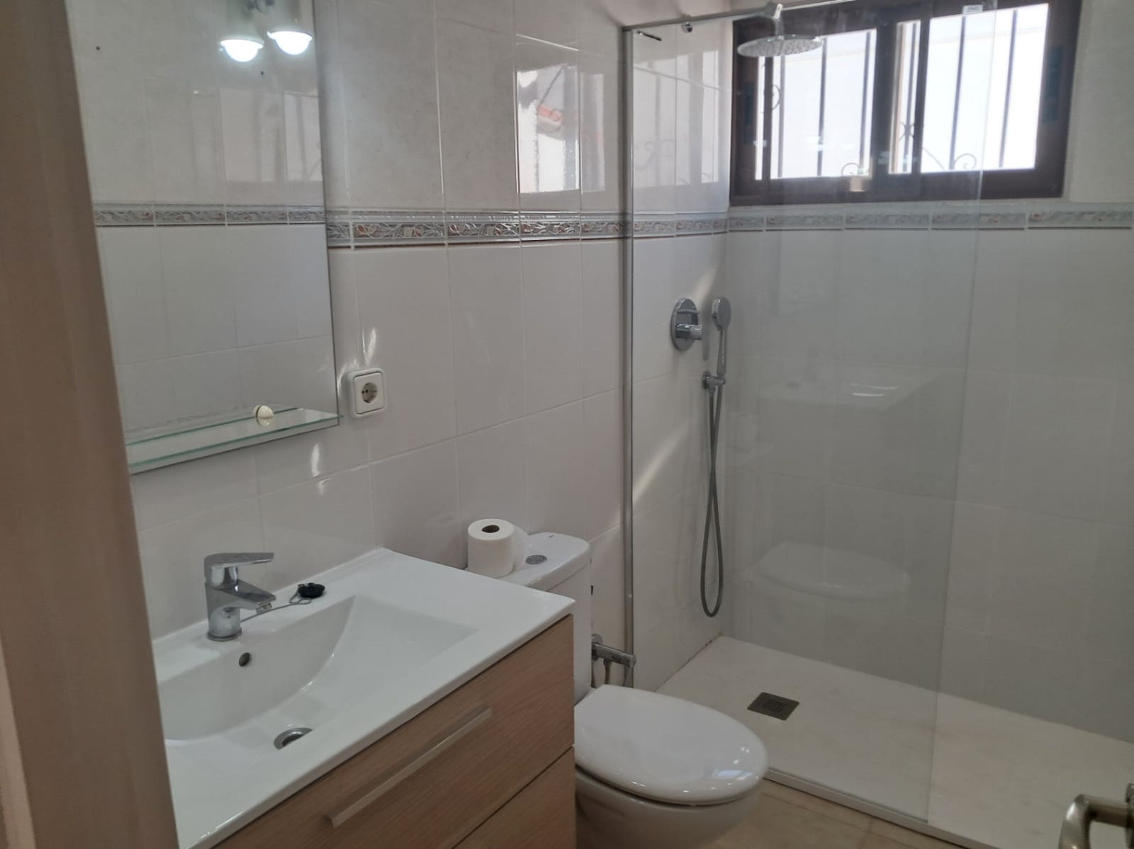 2 sypialnia Willa do wynajęcia w Alfaz del Pi / L'Alfas del Pi z basenem garażem - 1 400 € (Ref: 10095637)