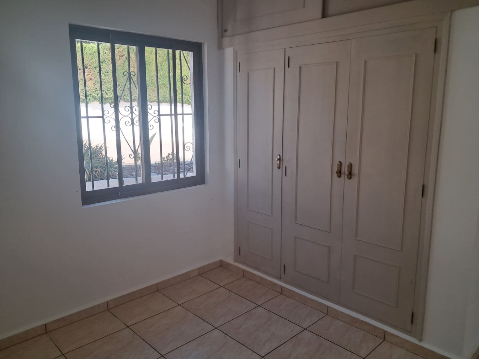 2 sypialnia Willa do wynajęcia w Alfaz del Pi / L'Alfas del Pi z basenem garażem - 1 400 € (Ref: 10095637)