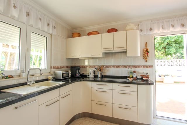 4 camera da letto Villa in vendita in Orba con piscina garage - 490.000 € (Rif: 10103505)
