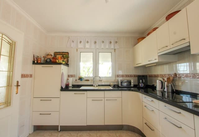 4 camera da letto Villa in vendita in Orba con piscina garage - 490.000 € (Rif: 10103505)