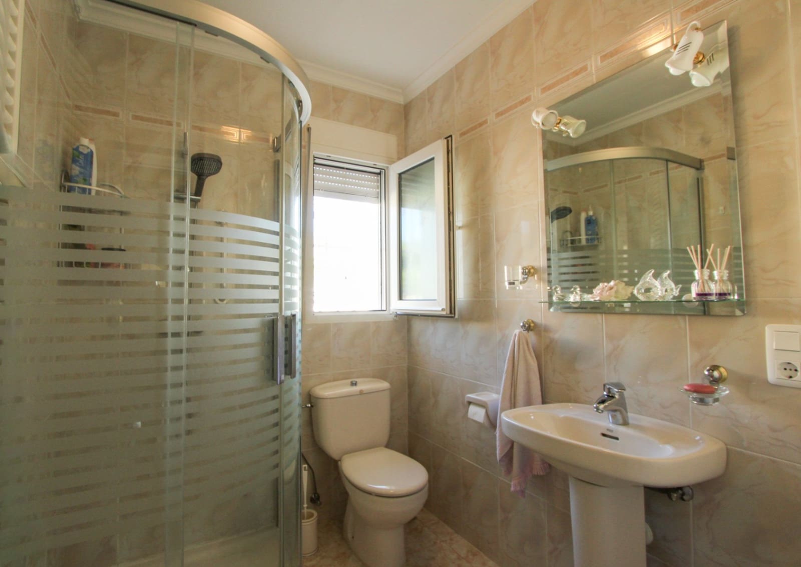 4 camera da letto Villa in vendita in Orba con piscina garage - 490.000 € (Rif: 10103505)