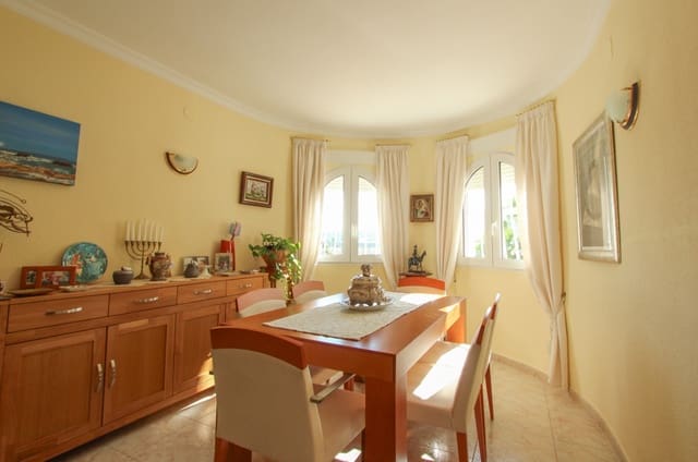 4 camera da letto Villa in vendita in Orba con piscina garage - 490.000 € (Rif: 10103505)
