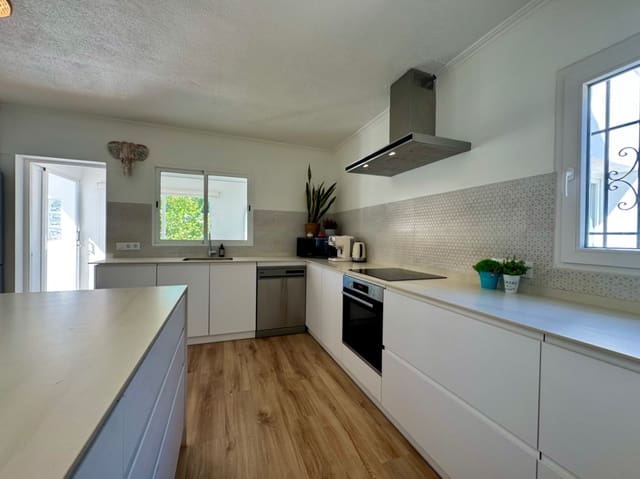 4 quarto Moradia para venda em Javea / Xàbia com piscina garagem - 1 050 000 € (Ref: 10110210)