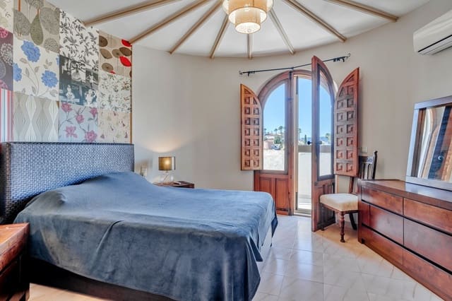 3 soverom Villa til salgs i Calpe / Calp med svømmebasseng garasje - € 485 000 (Ref: 10130368)