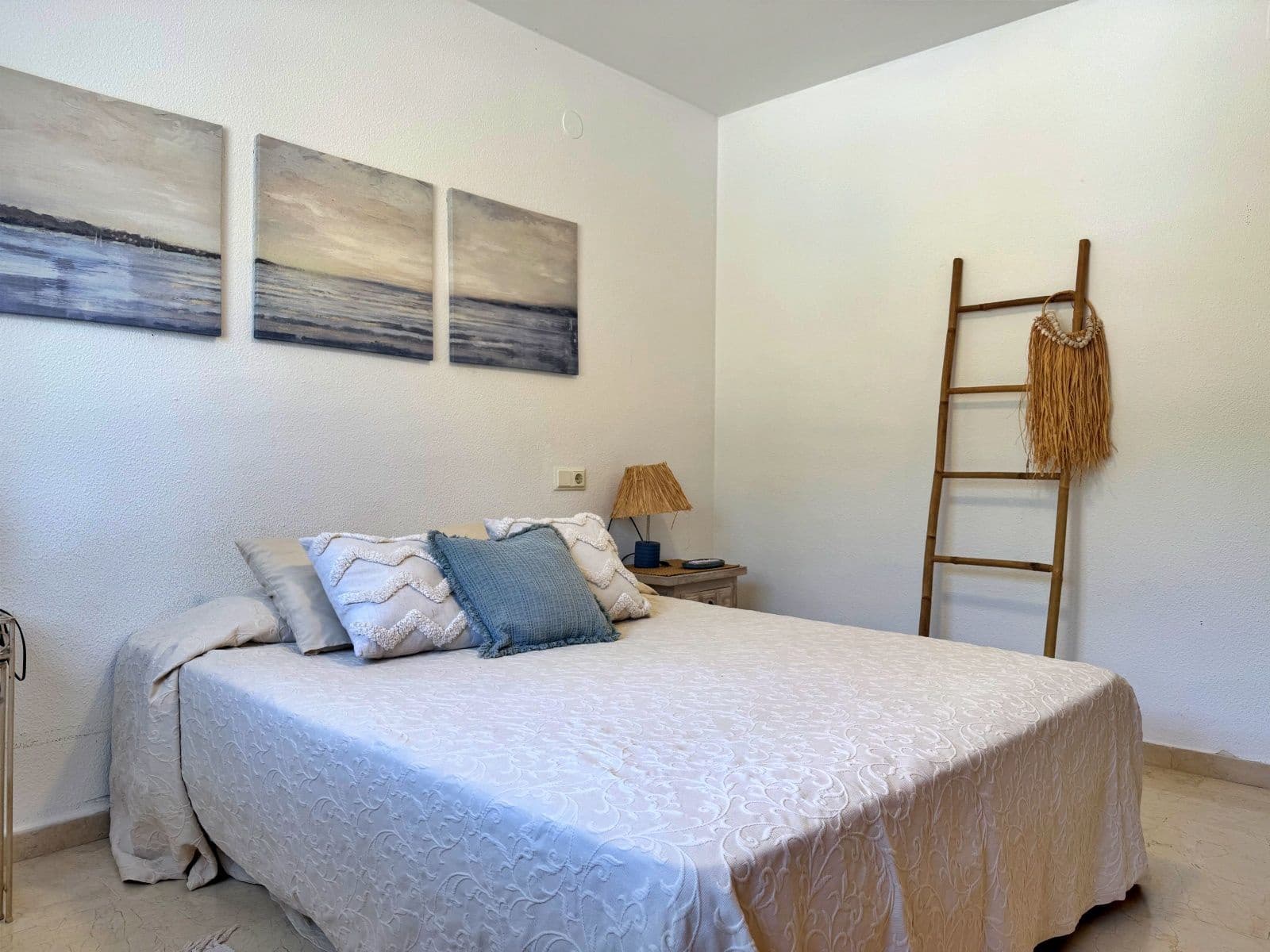2 Zimmer Apartment zu vermieten in Javea / Xabia mit Pool - 950 € (Ref: 10138791)