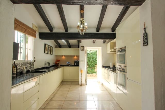 6 slaapkamer Villa te koop in Orba met zwembad garage - € 499.950 (Ref: 10172225)