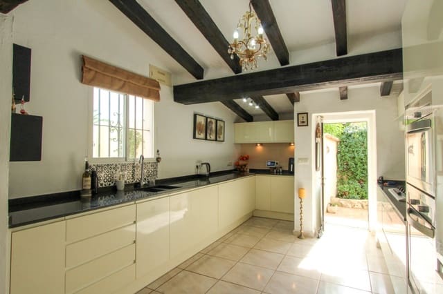 6 slaapkamer Villa te koop in Orba met zwembad garage - € 499.950 (Ref: 10172225)