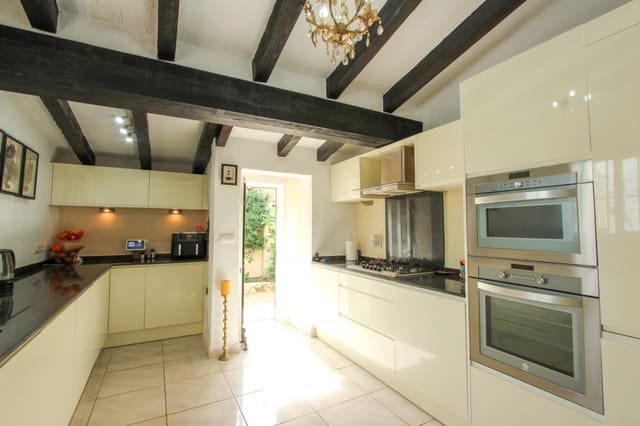 6 slaapkamer Villa te koop in Orba met zwembad garage - € 499.950 (Ref: 10172225)