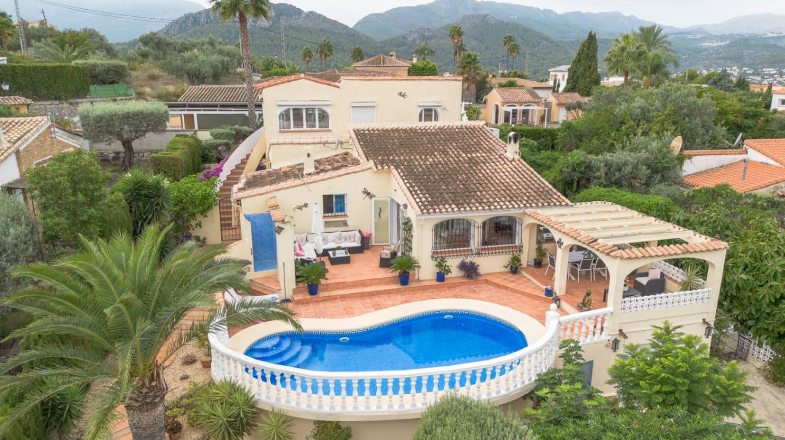 6 slaapkamer Villa te koop in Orba met zwembad garage - € 499.950 (Ref: 10172225)