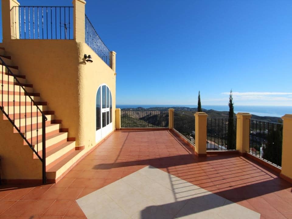 5 quarto Moradia para venda em Cumbre del Sol com piscina garagem - 690 000 € (Ref: 4440464)