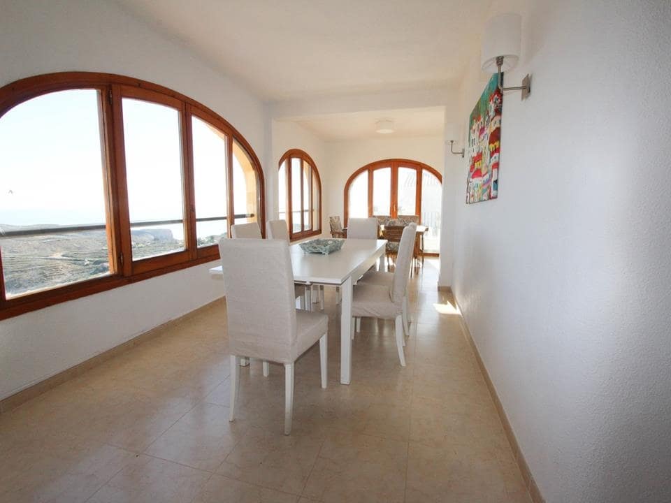 5 quarto Moradia para venda em Cumbre del Sol com piscina garagem - 690 000 € (Ref: 4440464)