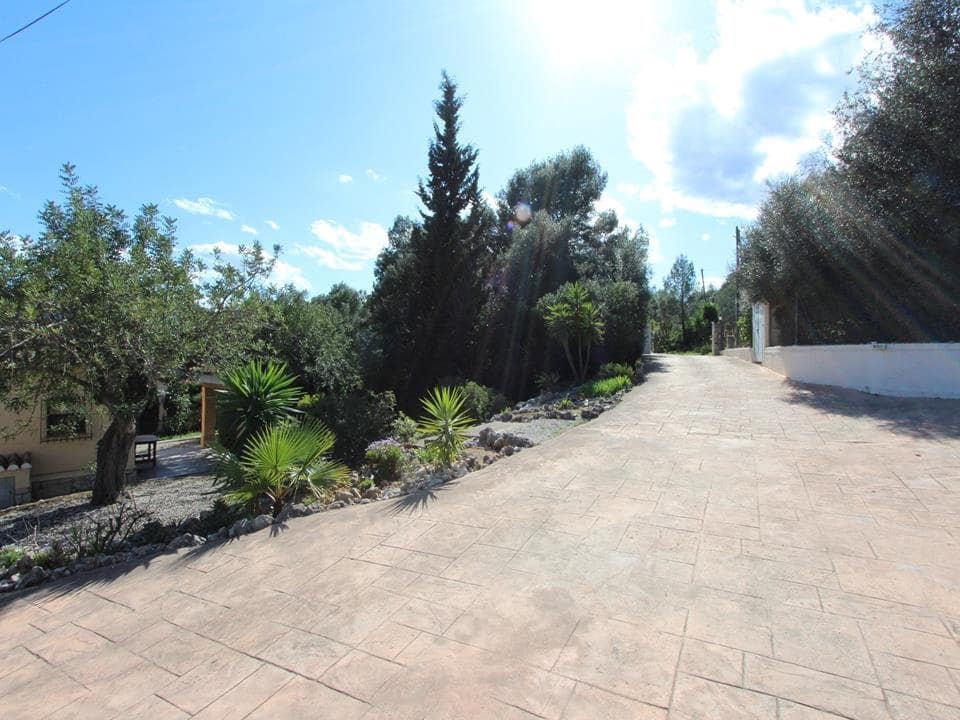 10 bedroom Villa for sale in Jalon / Xalo - € 999,000 (Ref: 4737711)