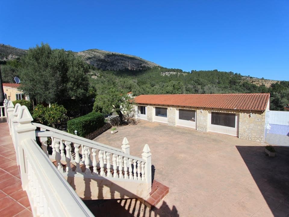 10 bedroom Villa for sale in Jalon / Xalo - € 999,000 (Ref: 4737711)