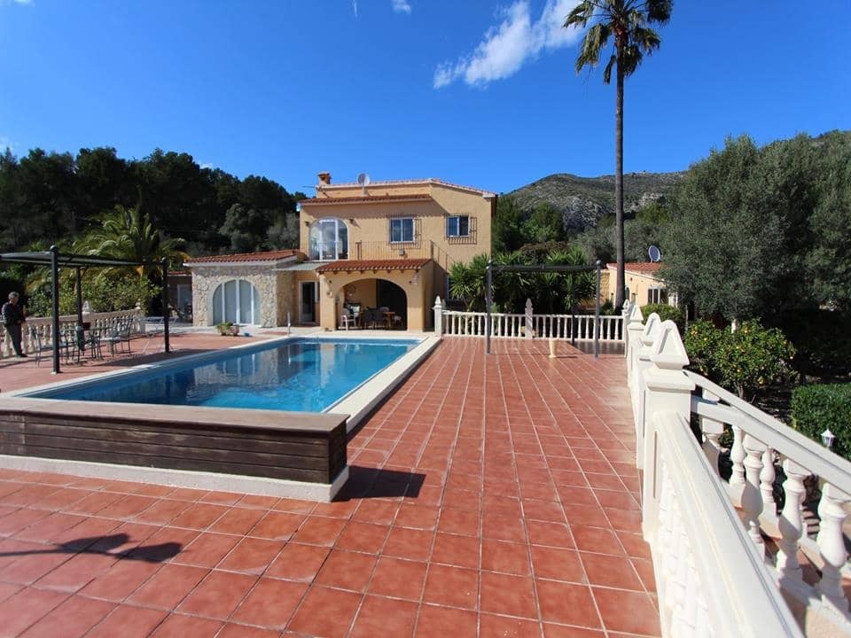 10 bedroom Villa for sale in Jalon / Xalo - € 999,000 (Ref: 4737711)