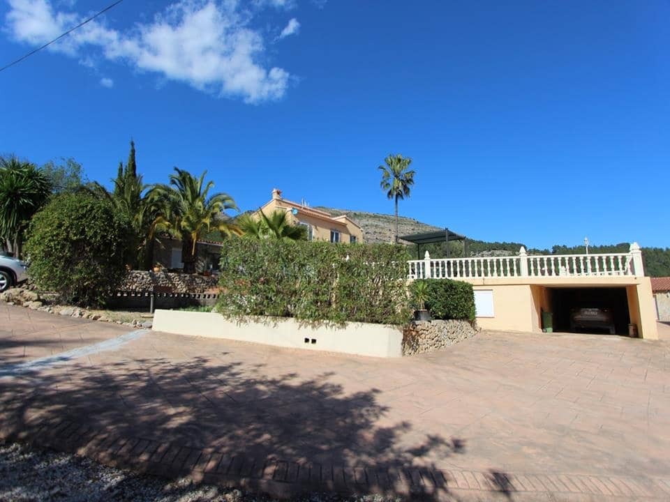 10 bedroom Villa for sale in Jalon / Xalo - € 999,000 (Ref: 4737711)
