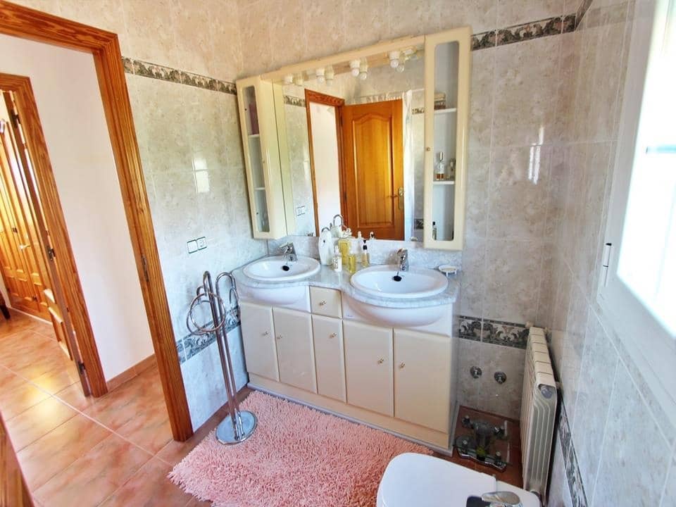 5 Zimmer Villa zu verkaufen in Calpe / Calp mit Pool Garage - 720.000 € (Ref: 7323430)