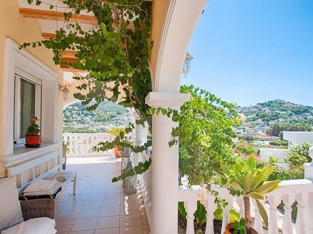 4 makuuhuone Huvila myytävänä paikassa Moraira, Teulada-Moraira mukana uima-altaan 
autotalli - 850 000 € (Ref: 7643655)