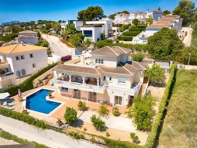 4 makuuhuone Huvila myytävänä paikassa Moraira, Teulada-Moraira mukana uima-altaan 
autotalli - 850 000 € (Ref: 7643655)