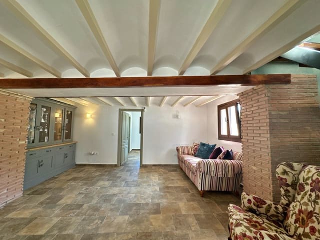 6 bedroom Villa for sale in Moraira, Teulada-Moraira - € 595,000 (Ref: 7837196)