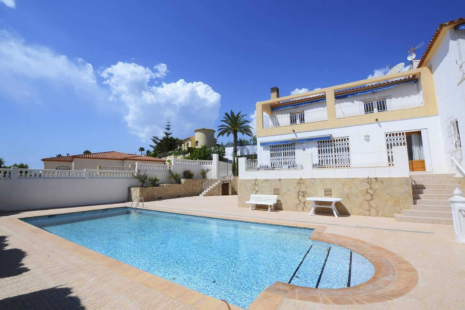 7 Zimmer Villa zu verkaufen in Calpe / Calp mit Pool Garage - 890.000 € (Ref: 7993642)