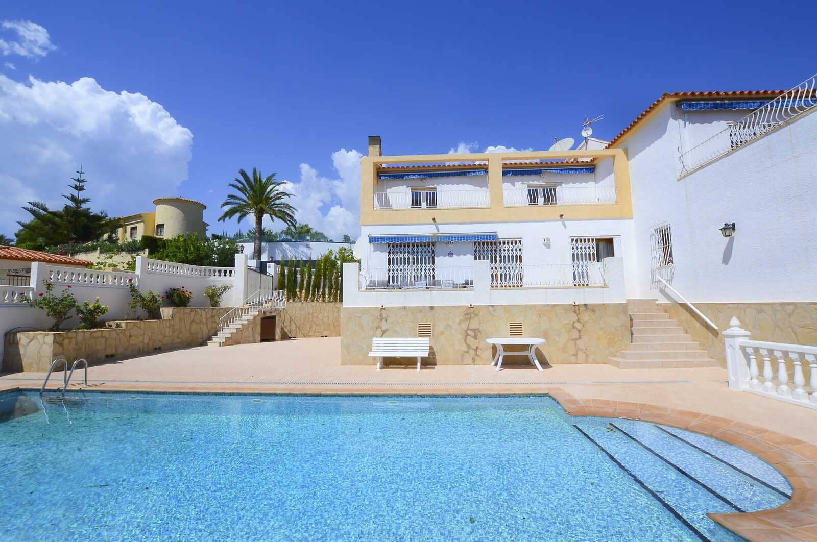 7 Zimmer Villa zu verkaufen in Calpe / Calp mit Pool Garage - 890.000 € (Ref: 7993642)